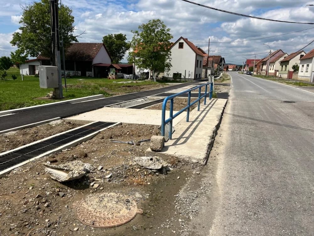 FOTO: Radovi na veliko - Asfaltne baze okupirale Frkljevce i Kadanovce