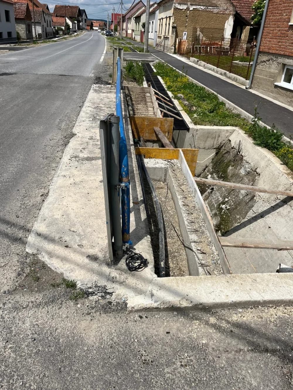 FOTO: Radovi na veliko - Asfaltne baze okupirale Frkljevce i Kadanovce