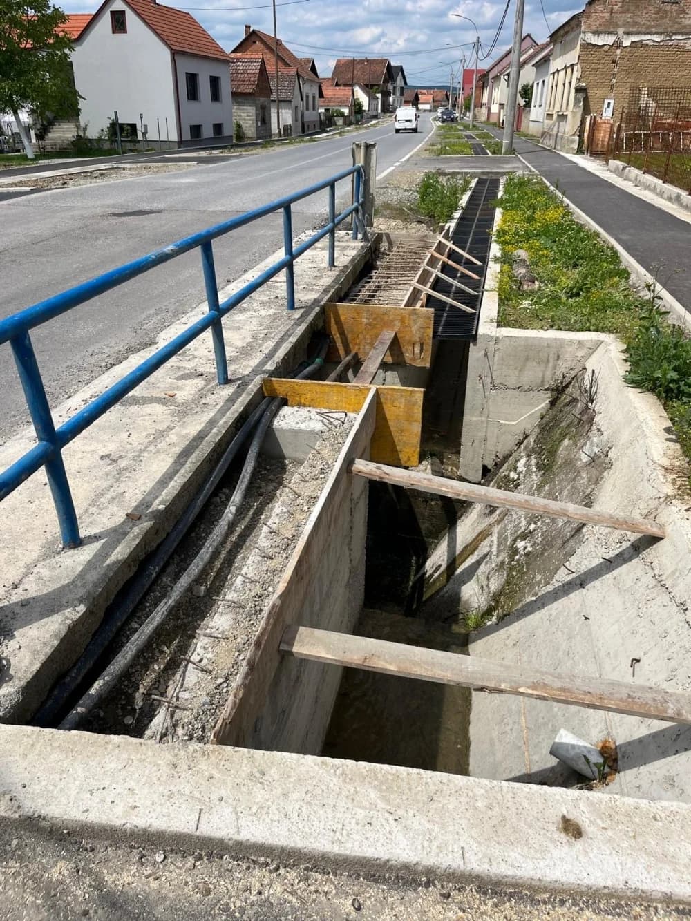 FOTO: Radovi na veliko - Asfaltne baze okupirale Frkljevce i Kadanovce