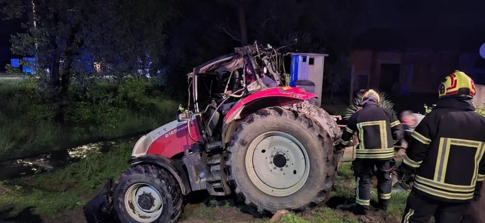 U Trenkovu traktorom sletio u potok