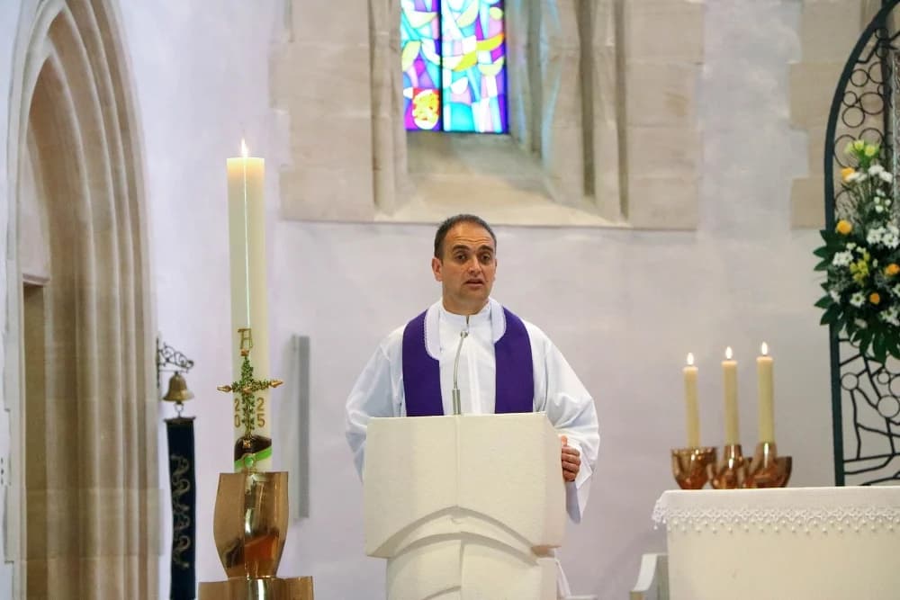 Učenici katoličkih gimnazija iz Požege i Virovitice hodočastili u Voćin