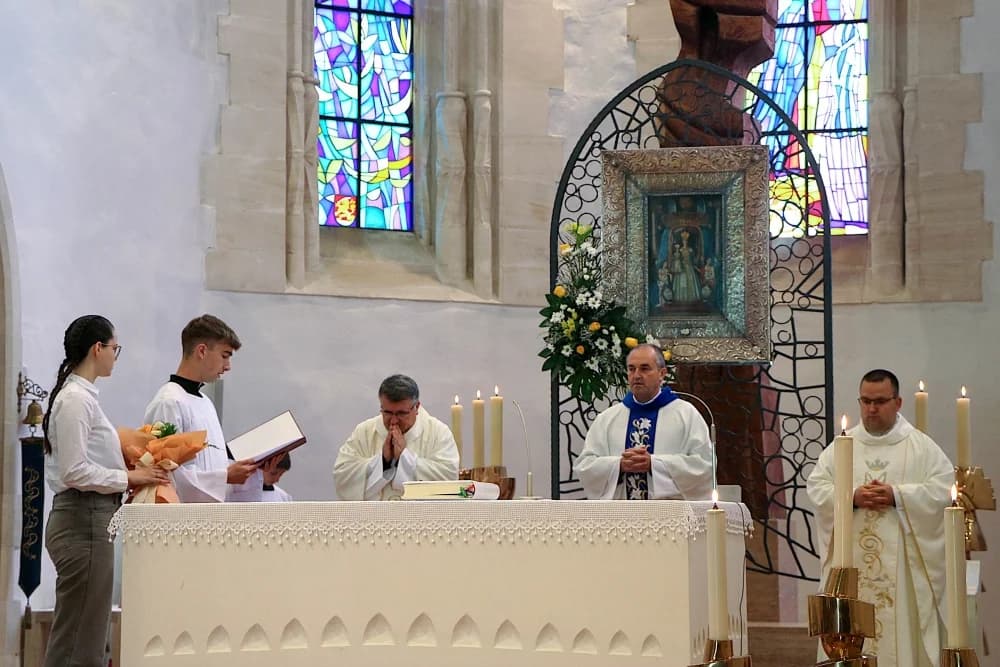 Učenici katoličkih gimnazija iz Požege i Virovitice hodočastili u Voćin