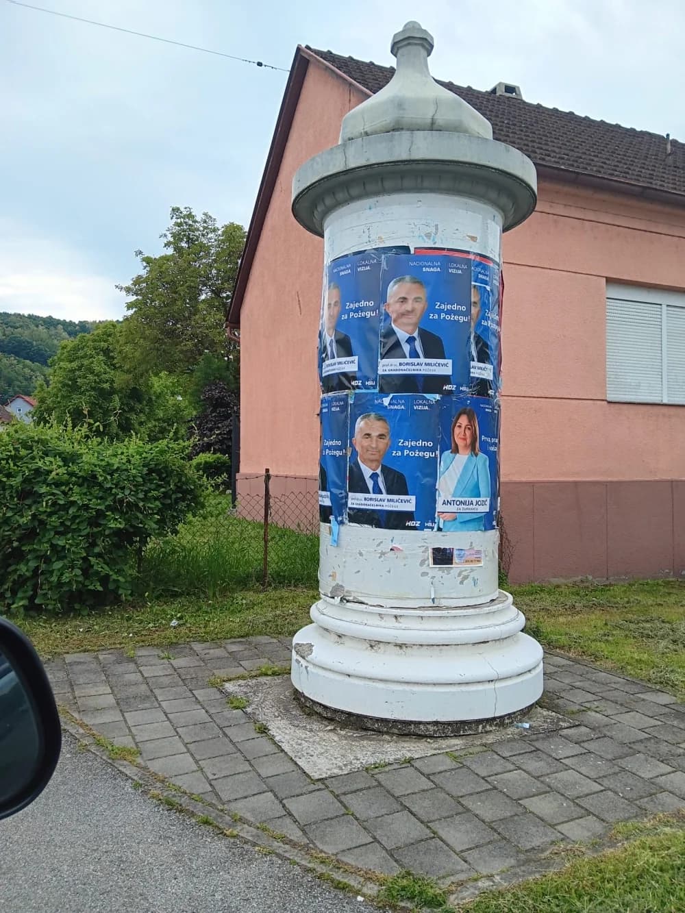 HDZ-ova ofenziva plakatima: Pokidali i prelijepili sve oporbene plakate
