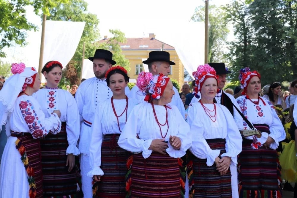 Lipik u cvjetnom ruhu: Trinaesti Sajam cvijeća i ukrasnog bilja okupio brojne posjetitelje