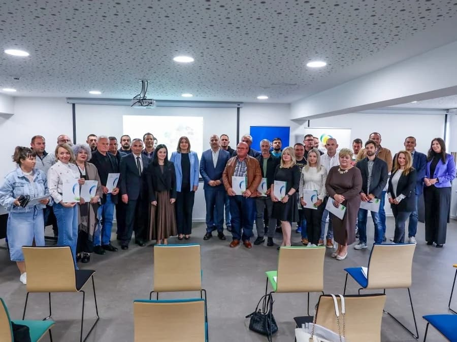Dodijeljeni ugovori za energetsku obnovu kuća u Požeško-slavonskoj županiji: Ministrica Vučković najavila nove projekte