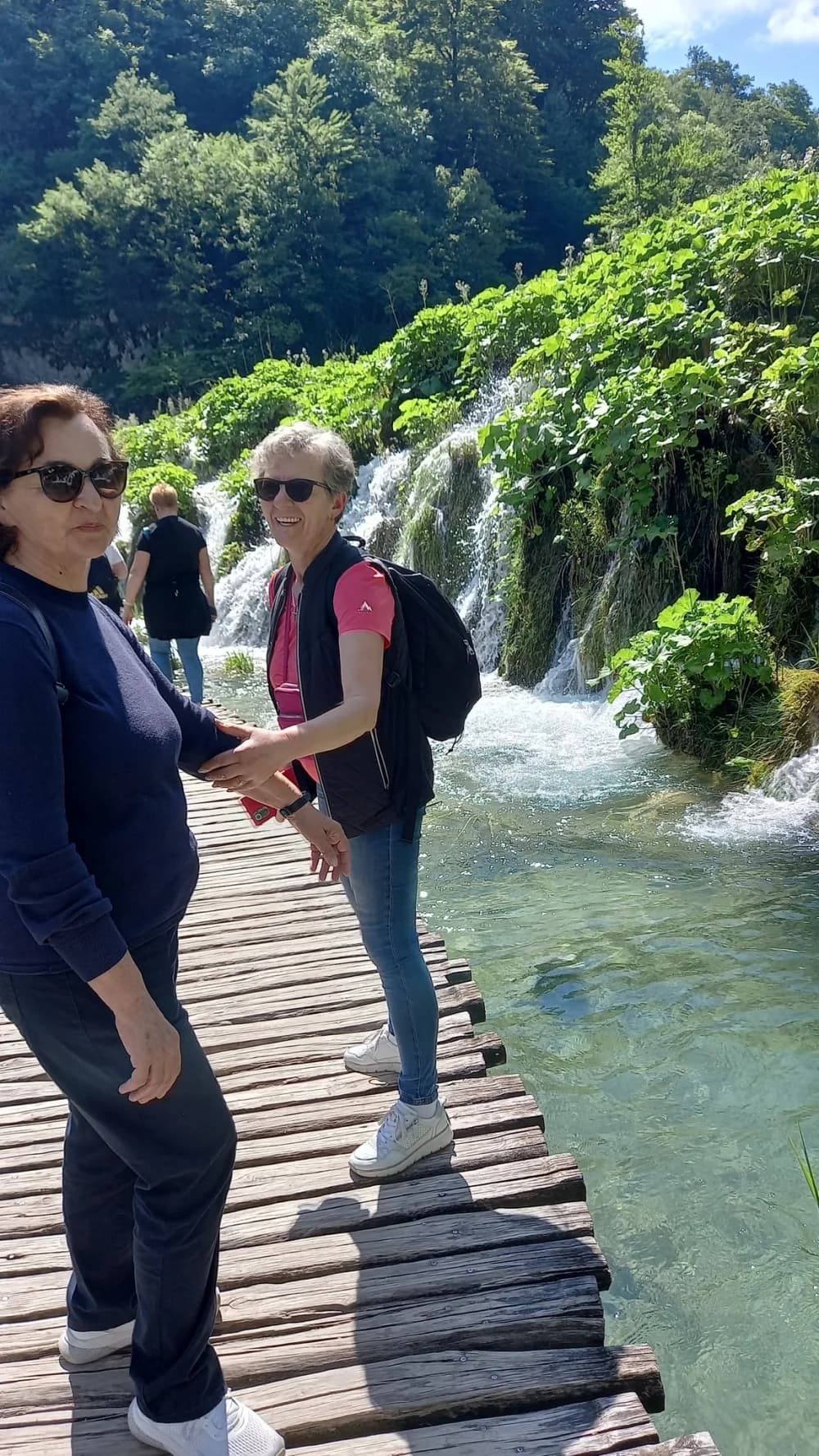 Planinarski izlet članova HPD Sokolovca: Poučan i inspirativan pohod kroz Plitvička jezera