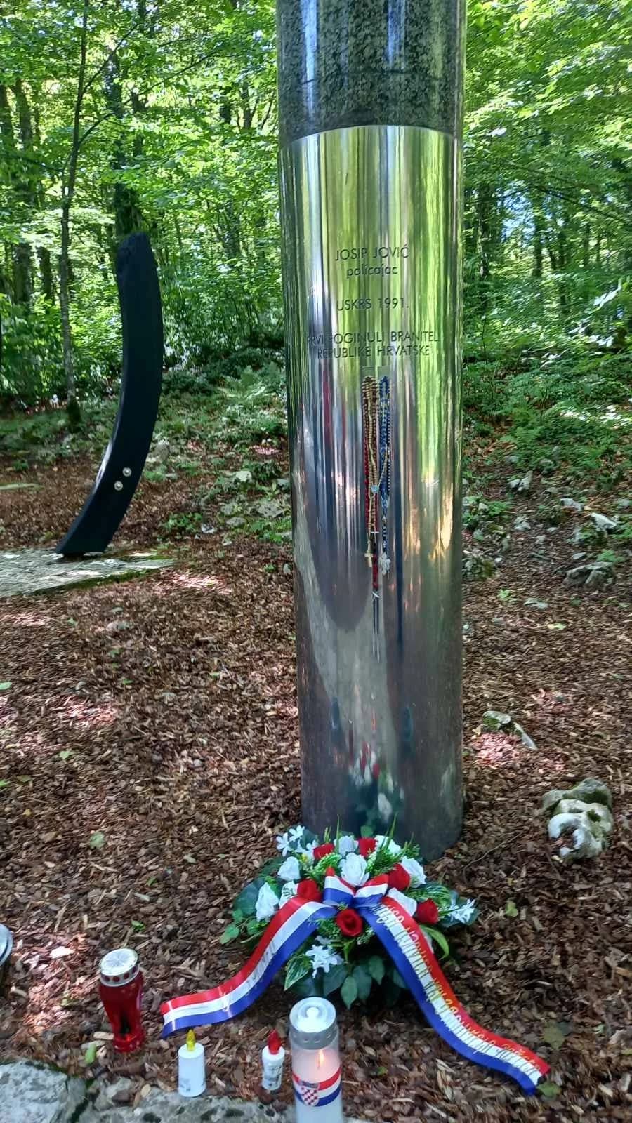 Planinarski izlet članova HPD Sokolovca: Poučan i inspirativan pohod kroz Plitvička jezera
