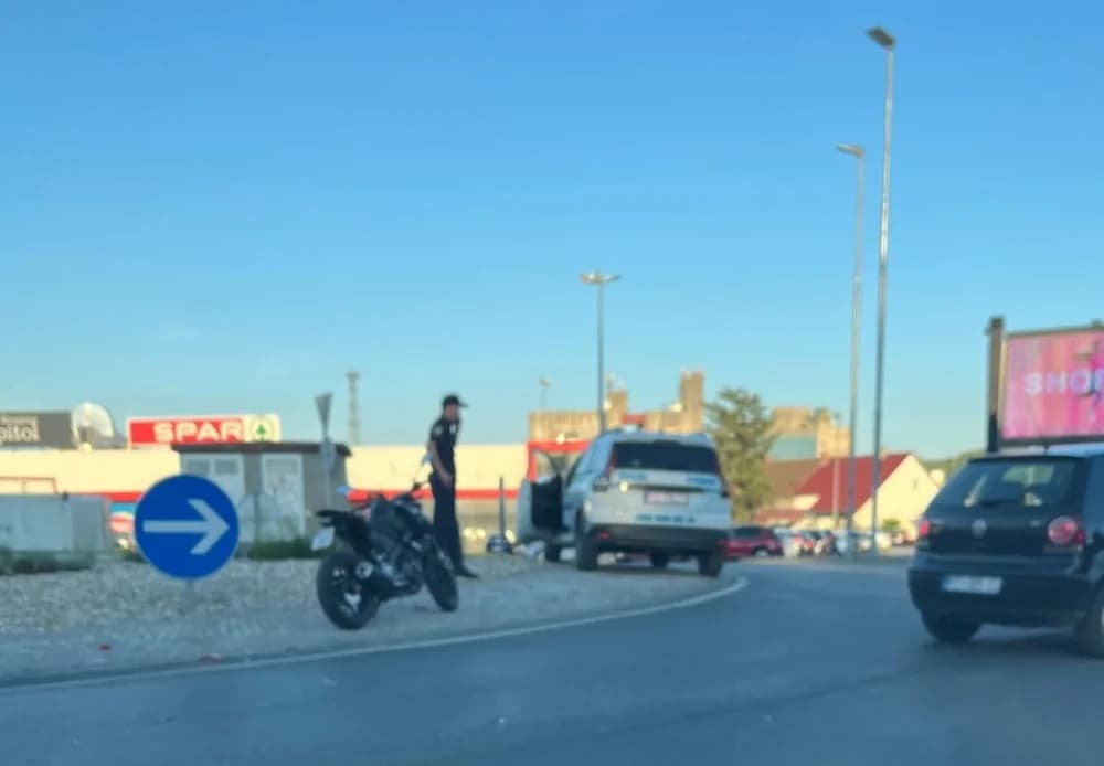 U jučerašnjoj prometnoj nesreći 17-godišinji motociklist lakše ozlijeđen