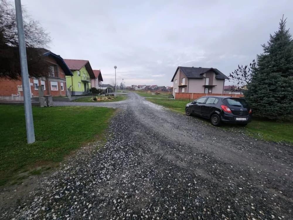 Stanari Ulice Vinka Paulskog i dalje bez asfalta, iako ih je Grad Požega stavio u proračun još 2024. godine