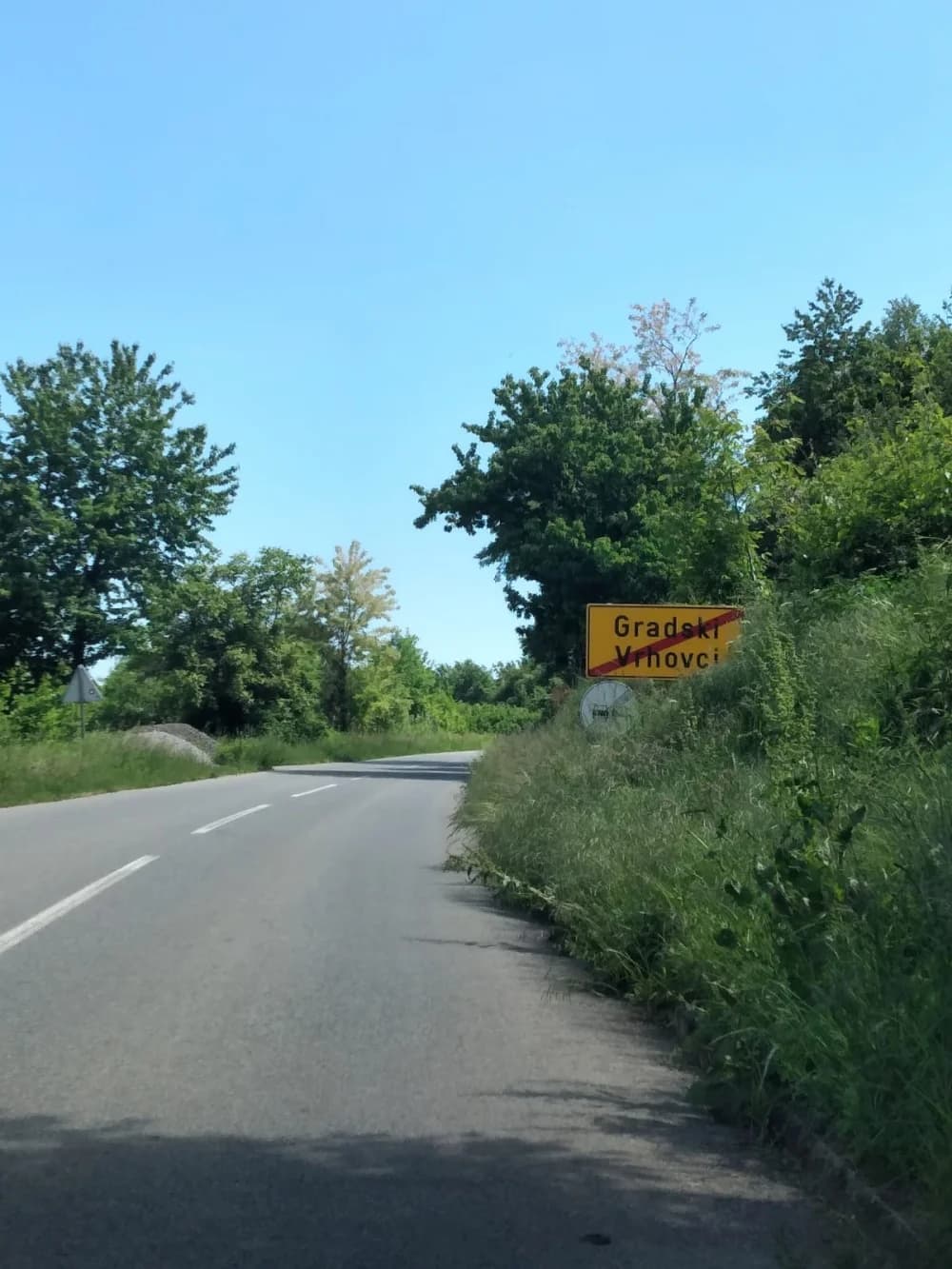 Granica između Požege i Nove Kapele kao granica svjetova: S jedne strane džungla, s druge strane red i čistoća