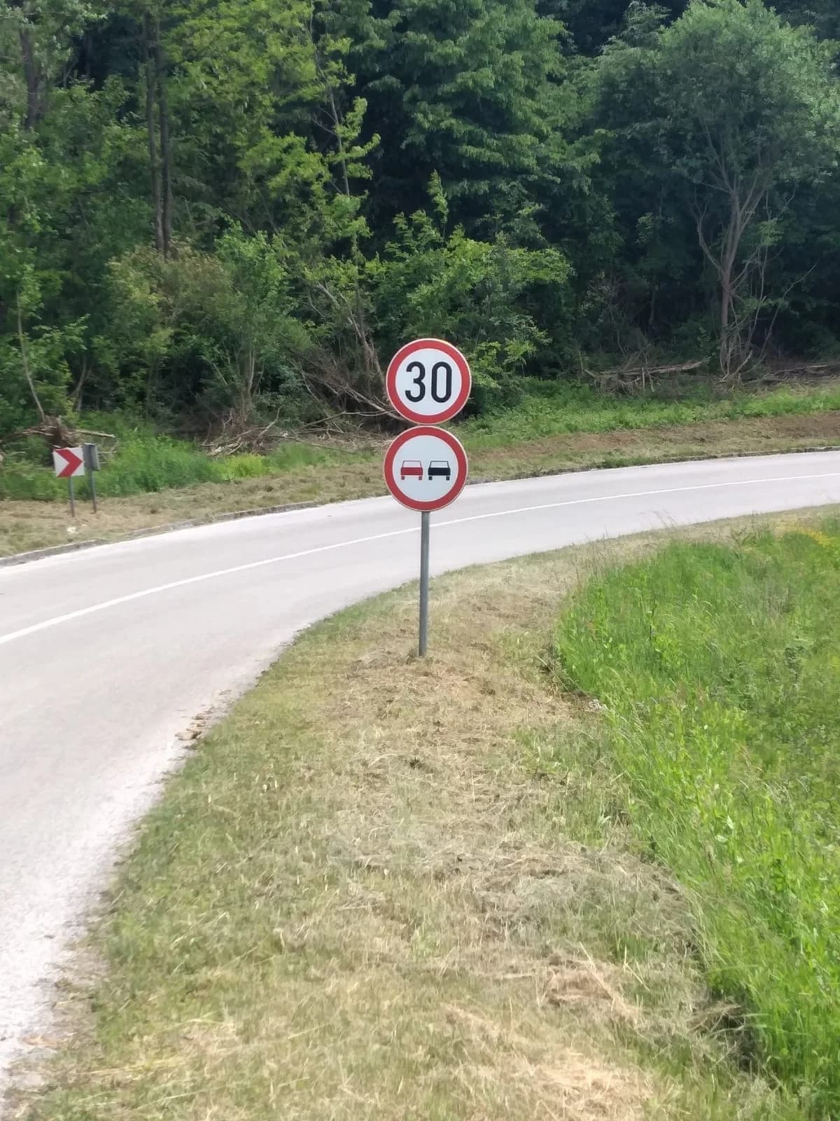 Granica između Požege i Nove Kapele kao granica svjetova: S jedne strane džungla, s druge strane red i čistoća