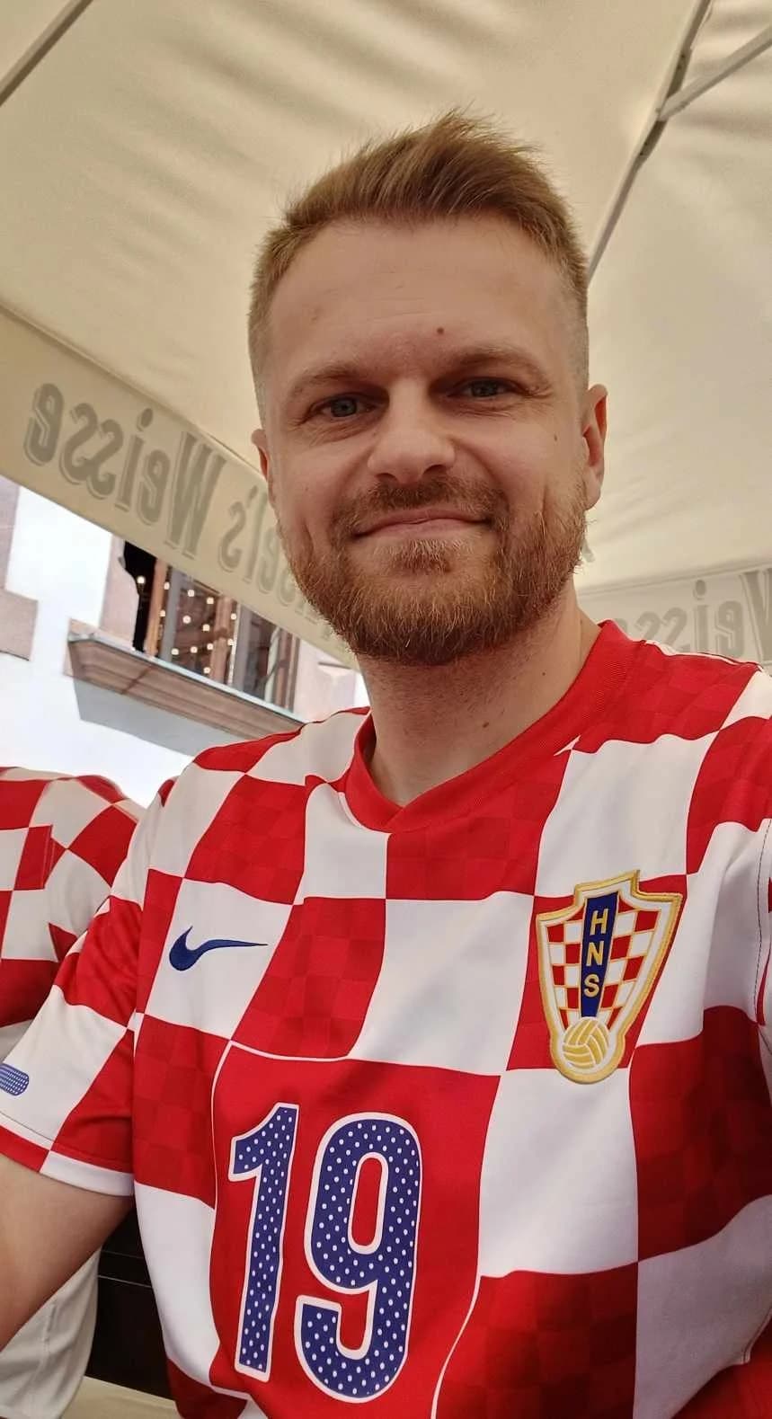 Nogometni kviz Saša, Tin i Šego: U Golobrdcima večeras za nagrade brojna iznenađenja i vrijedni dresovi