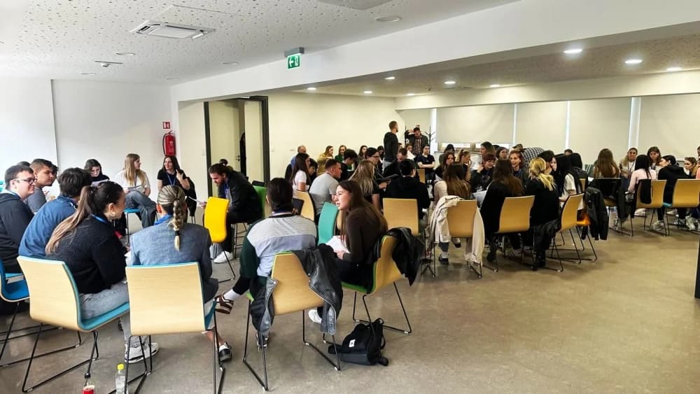Požega u srcu Europe: ’EU Talks’ osnažuje mlade za demokraciju u praksi