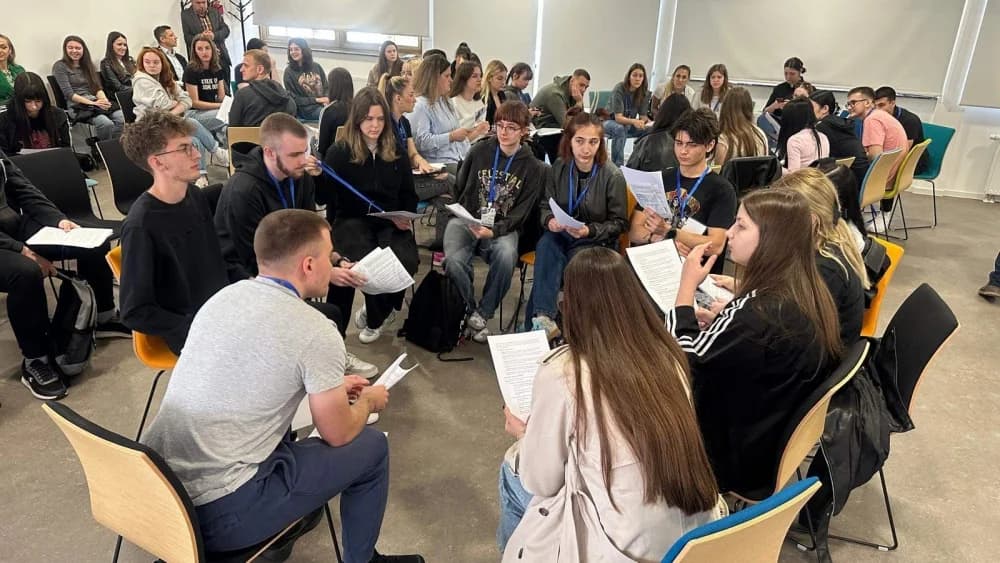 Požega u srcu Europe: ’EU Talks’ osnažuje mlade za demokraciju u praksi