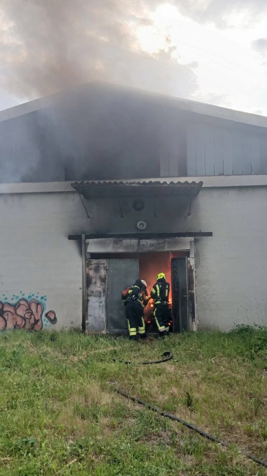 Požar na bivšem pogonu “Sloge” u Požegi
