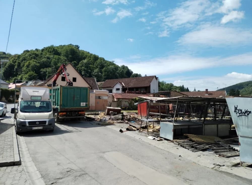 Počelo uklanjanje stare tržnice – Požega ulazi u novu fazu uređenja povijesne jezgre