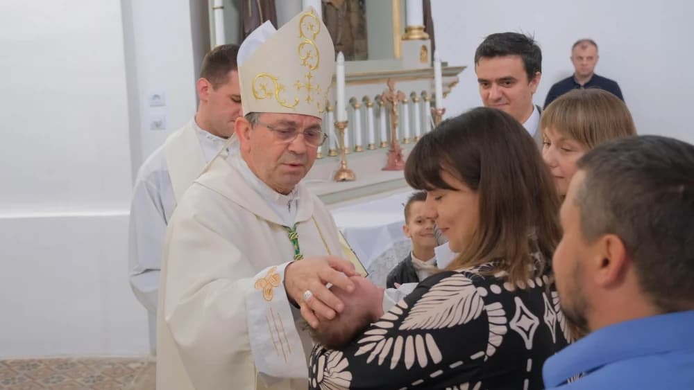 Biskup Ivo krstio peto dijete roditelja Petranović u Bučju