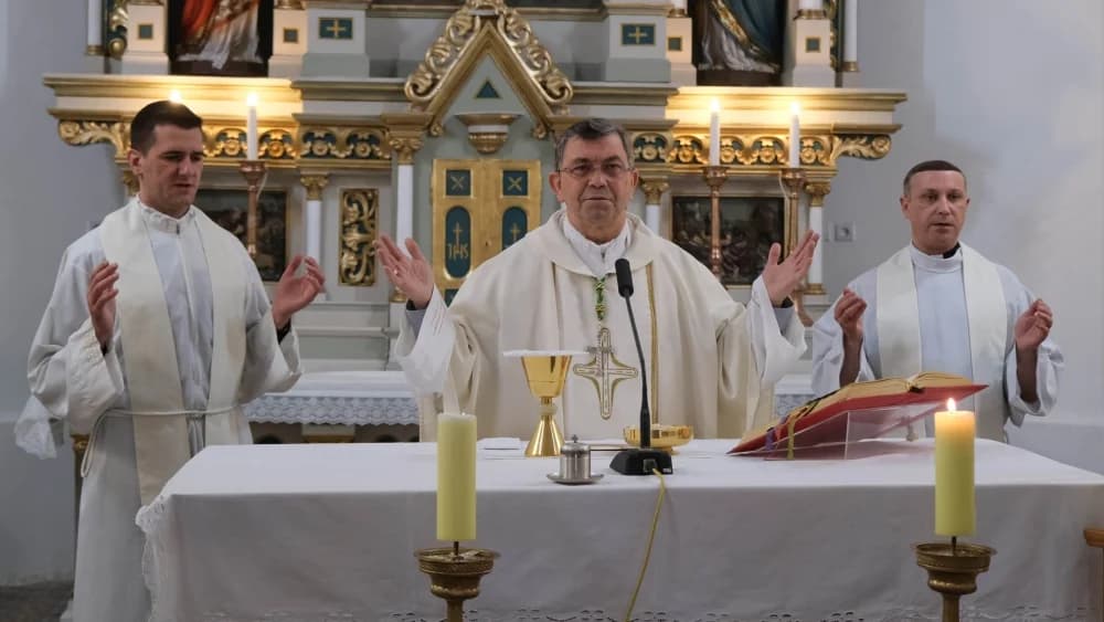 Biskup Ivo krstio peto dijete roditelja Petranović u Bučju