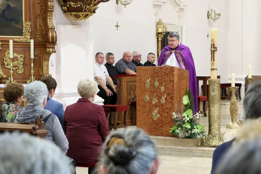 Hodočašće vjernika Novokapelačkog dekanata u požešku Katedralu i crkvu sv. Lovre