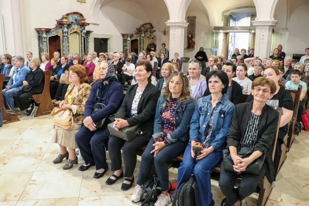 Hodočašće vjernika Novokapelačkog dekanata u požešku Katedralu i crkvu sv. Lovre