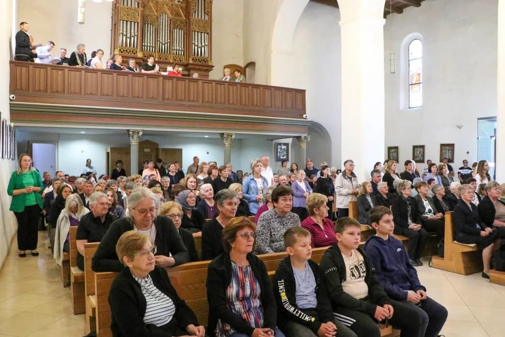 Hodočašće vjernika Novokapelačkog dekanata u požešku Katedralu i crkvu sv. Lovre