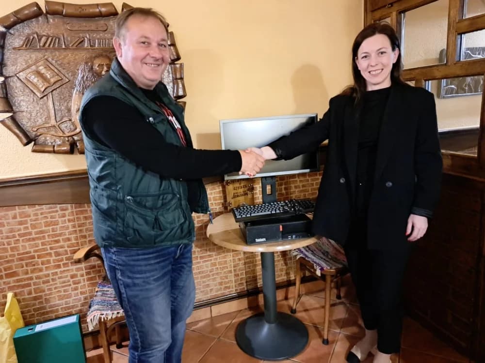 Podružnica Udruge Prsten Požeško-slavonske županije u suradnji s PBZ-om donirala računala udrugama branitelja