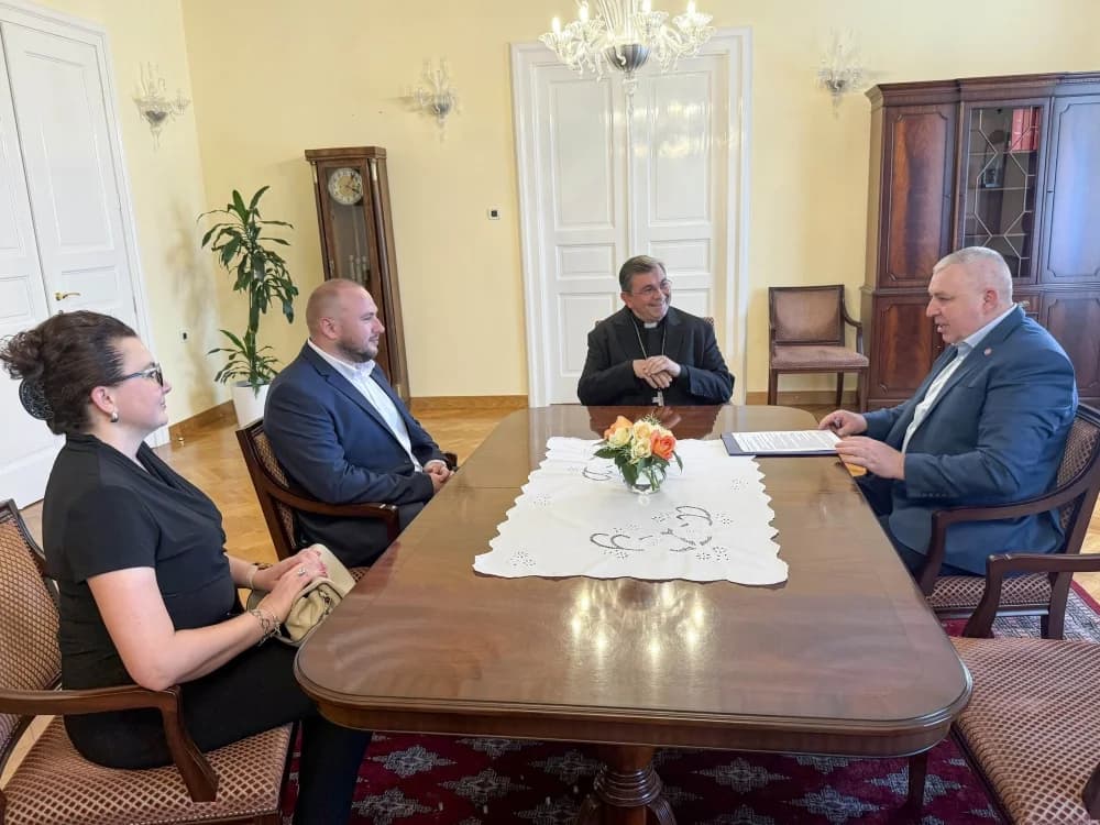 Biskup Martinović primio predstavnike Udruge Hrvata BiH Prsten  