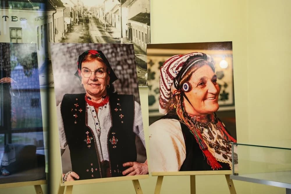 Čuvari baštine pred objektivom: Otvorena izložba „Čuvajmo tradiciju“