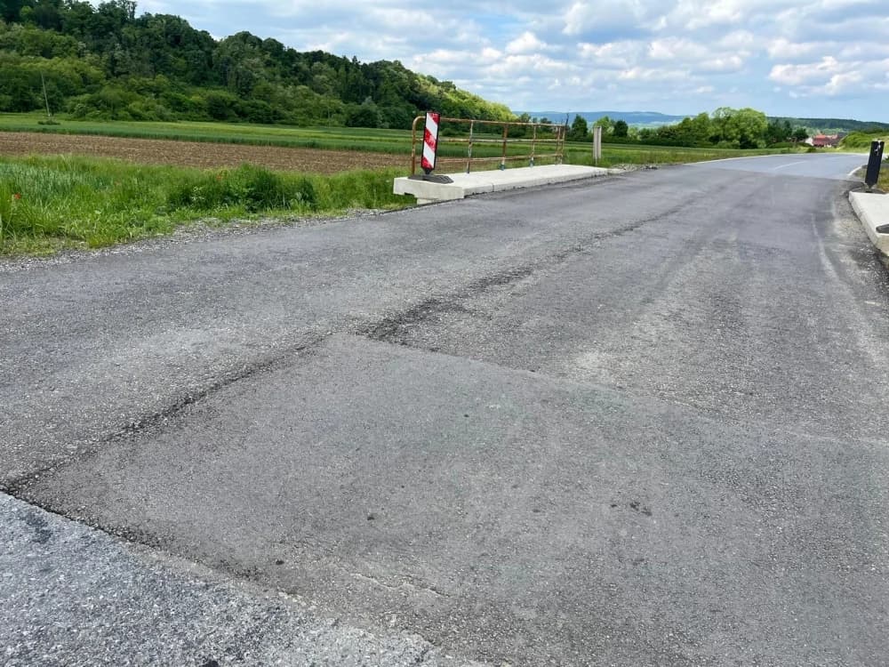 I to smo dočekali: Zbog asfaltiranja za promet privremeno zatvorena cesta Pleternica - Bilice