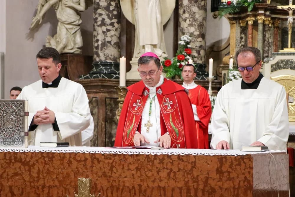 U požeškoj Katedrali uvedeni u službu novi kanonici