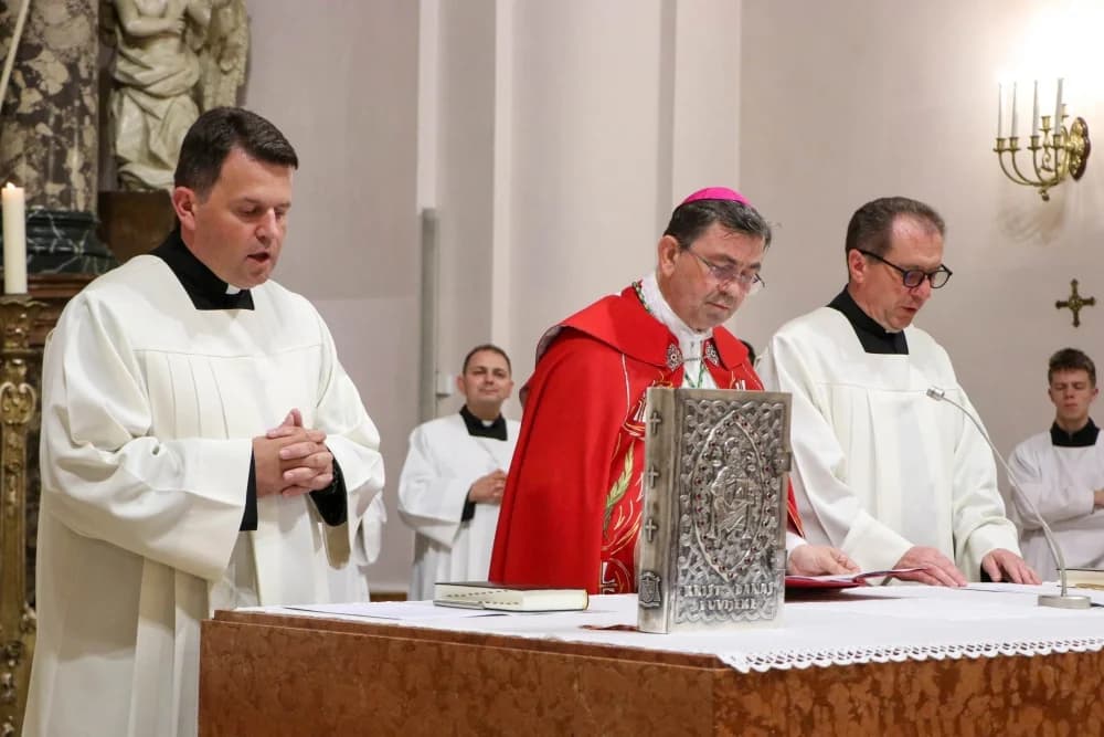 U požeškoj Katedrali uvedeni u službu novi kanonici