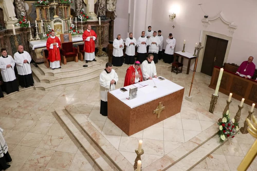U požeškoj Katedrali uvedeni u službu novi kanonici