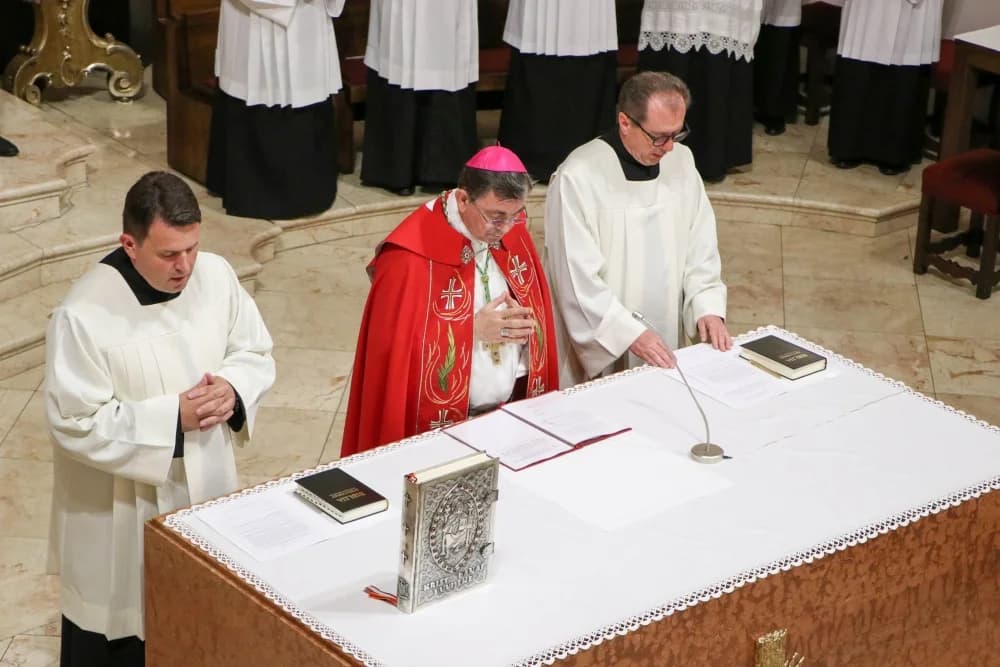 U požeškoj Katedrali uvedeni u službu novi kanonici
