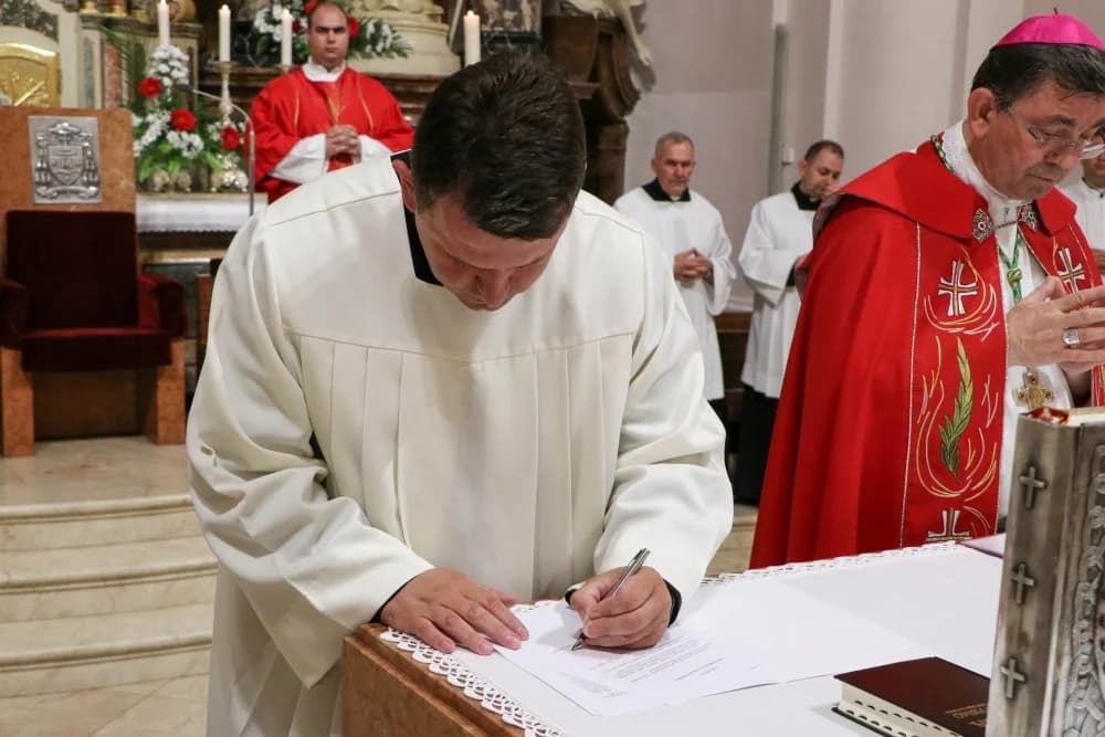 U požeškoj Katedrali uvedeni u službu novi kanonici