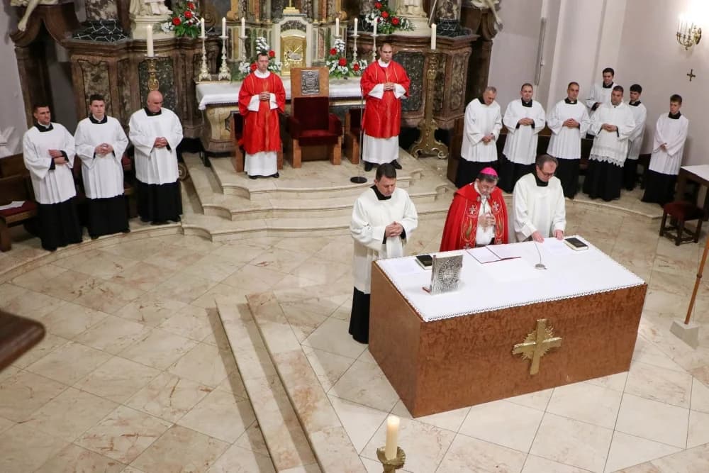 U požeškoj Katedrali uvedeni u službu novi kanonici