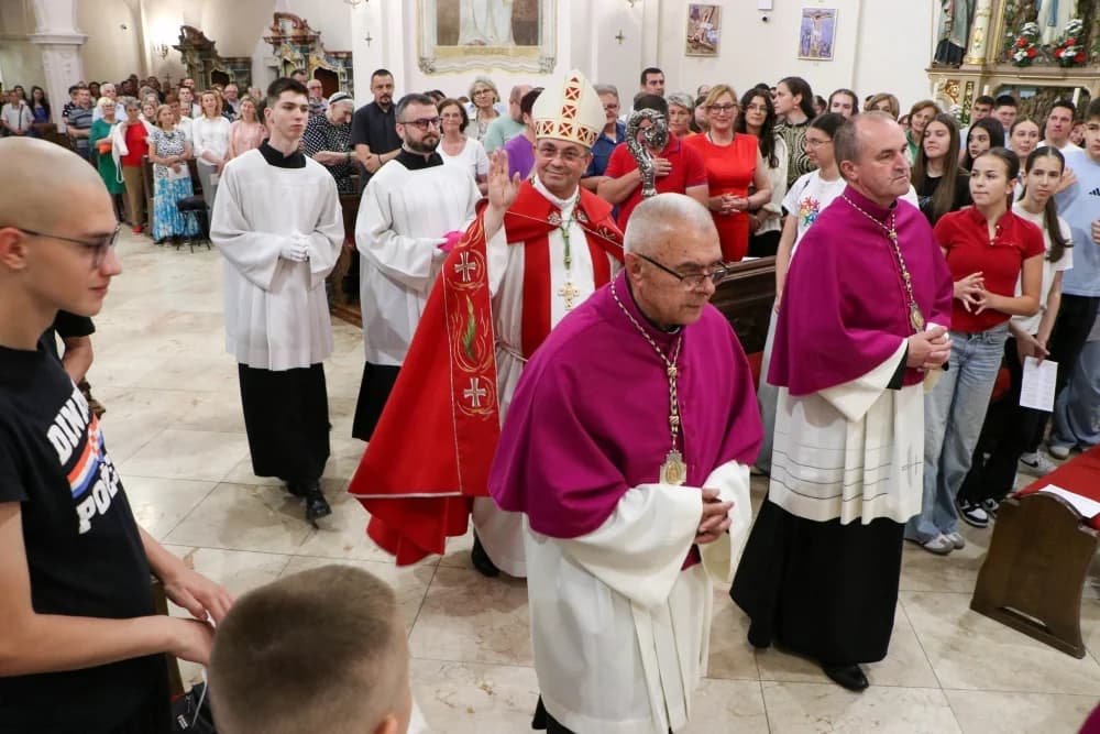 Duhovsko bdijenje u požeškoj Katedrali