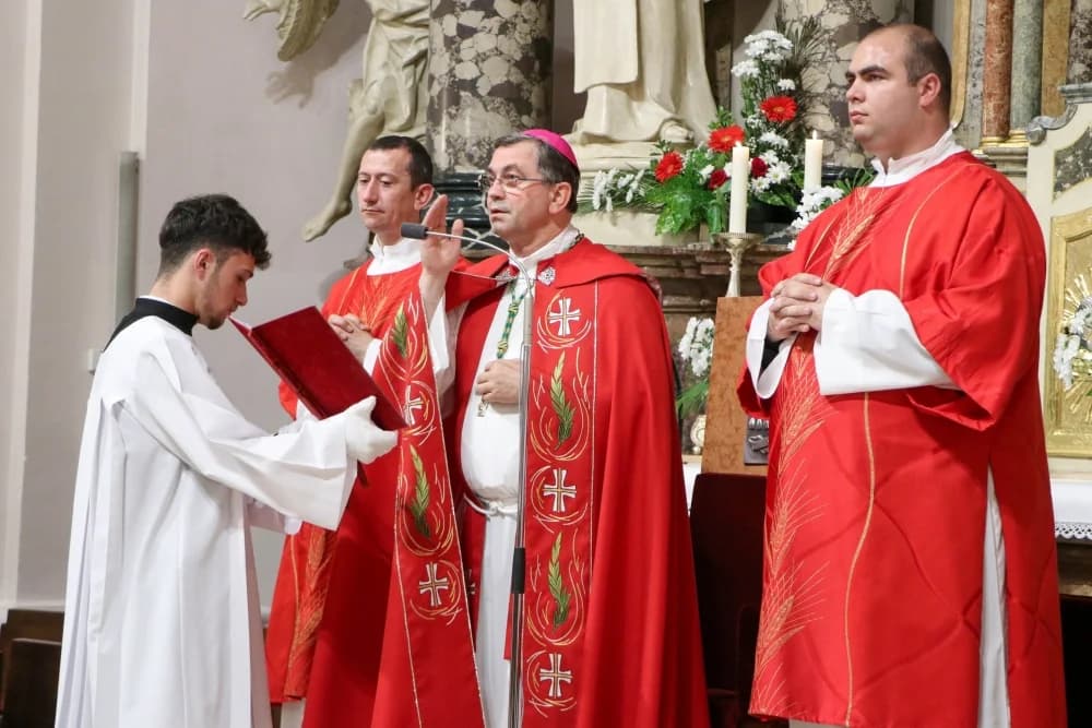 Duhovsko bdijenje u požeškoj Katedrali