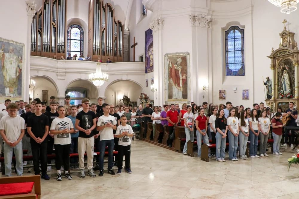 Duhovsko bdijenje u požeškoj Katedrali