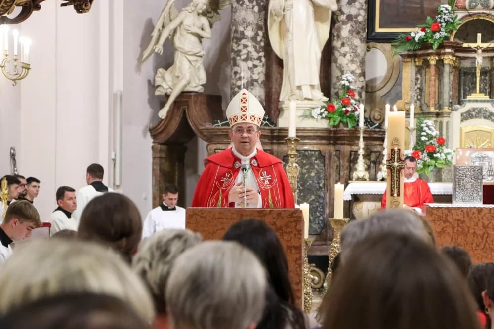 Duhovsko bdijenje u požeškoj Katedrali
