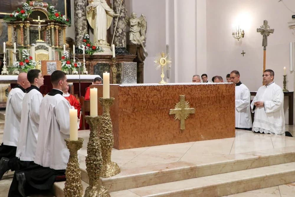 Duhovsko bdijenje u požeškoj Katedrali