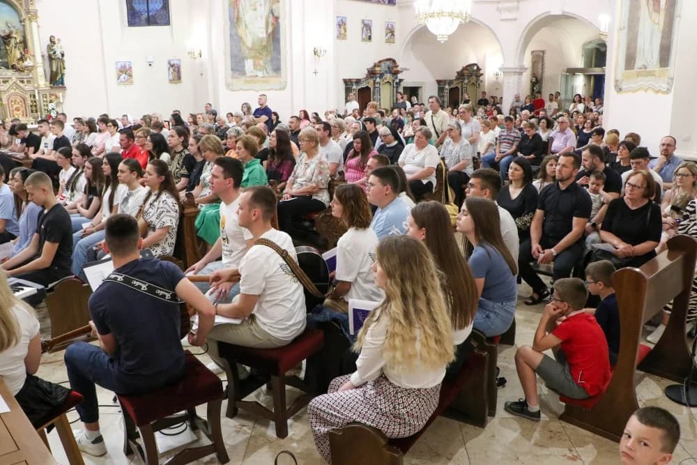 Duhovsko bdijenje u požeškoj Katedrali