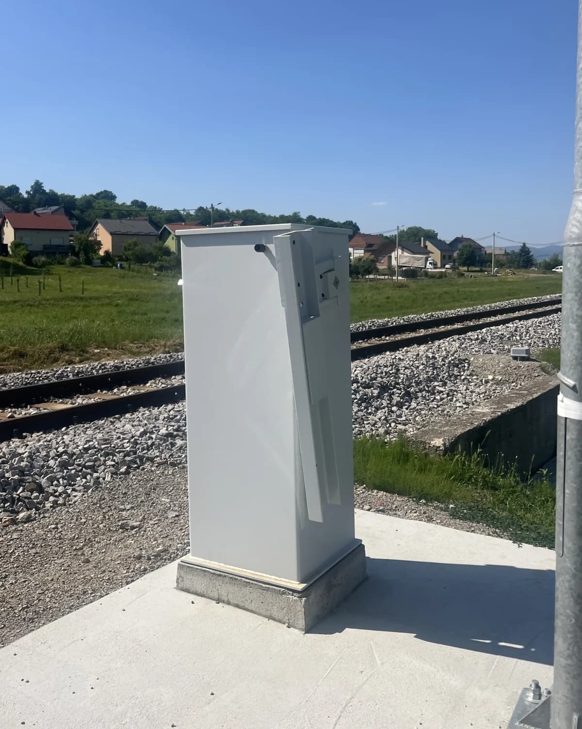 Radovi na opasnom pružnom prijelazu u Požegi započeli prošle godine, još uvijek nisu dovršeni