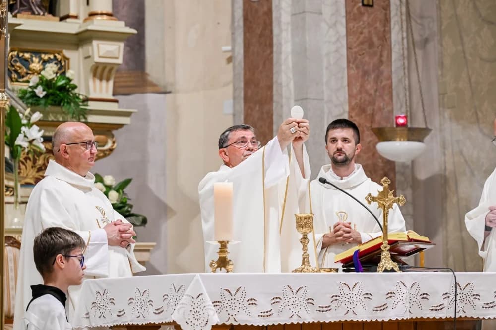 Blagoslov oltara Presvetog Srca Isusova u novogradiškoj Župi Bezgrješnog začeća BDM