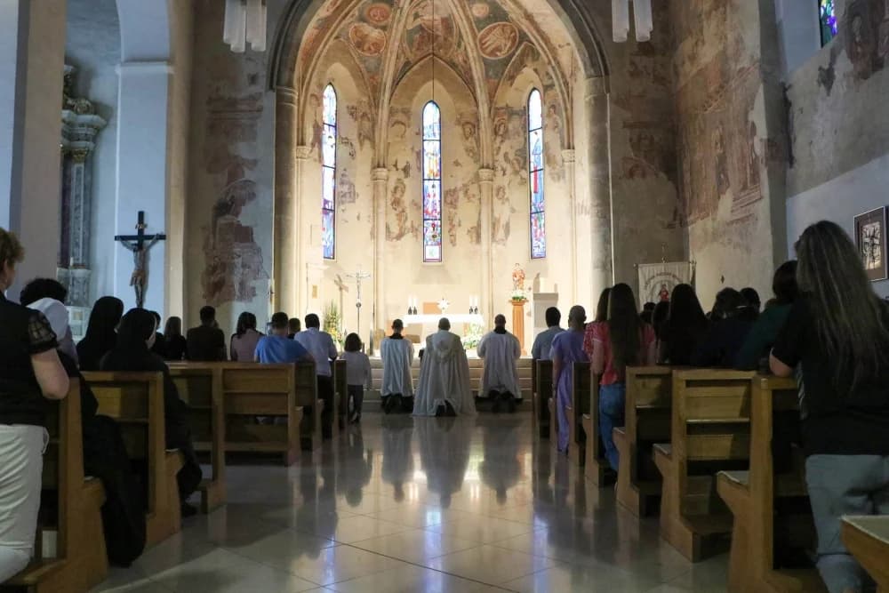 Molitveno bdijenje uoči prezbiterskog ređenja u Požegi