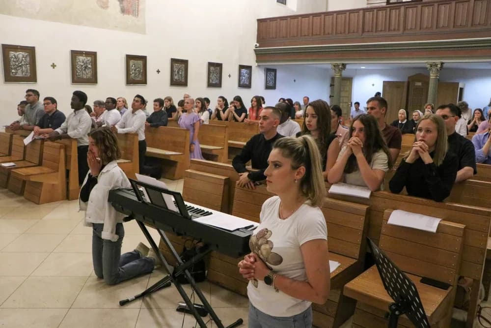 Molitveno bdijenje uoči prezbiterskog ređenja u Požegi