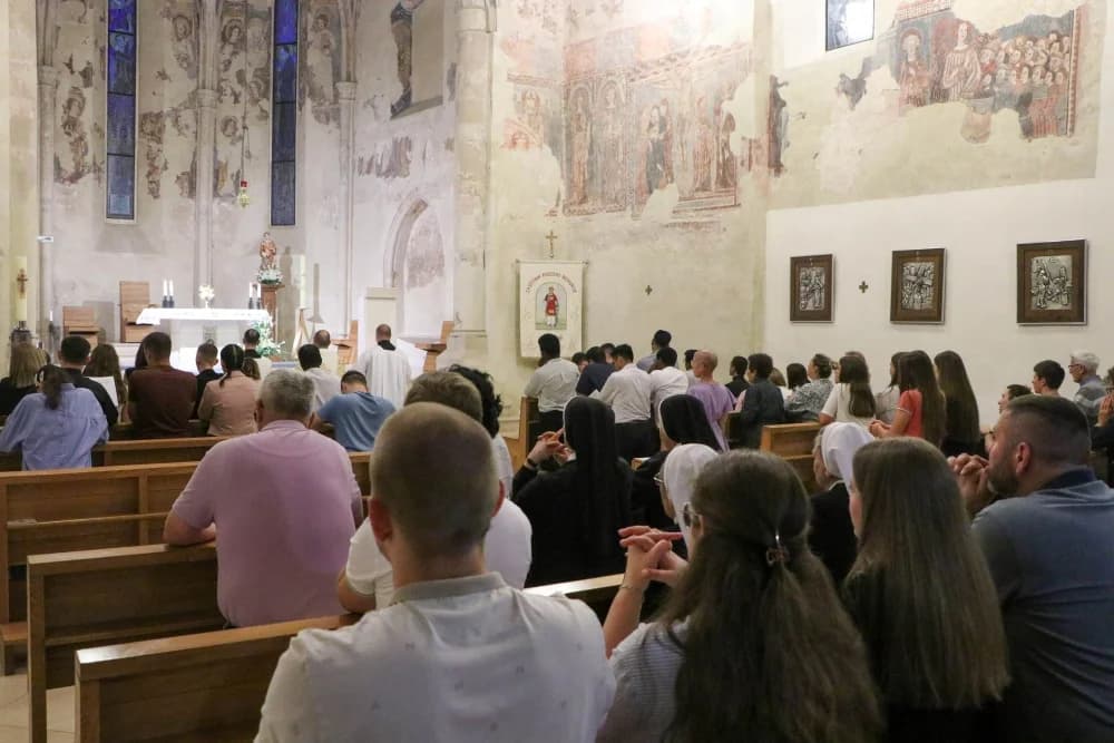 Molitveno bdijenje uoči prezbiterskog ređenja u Požegi