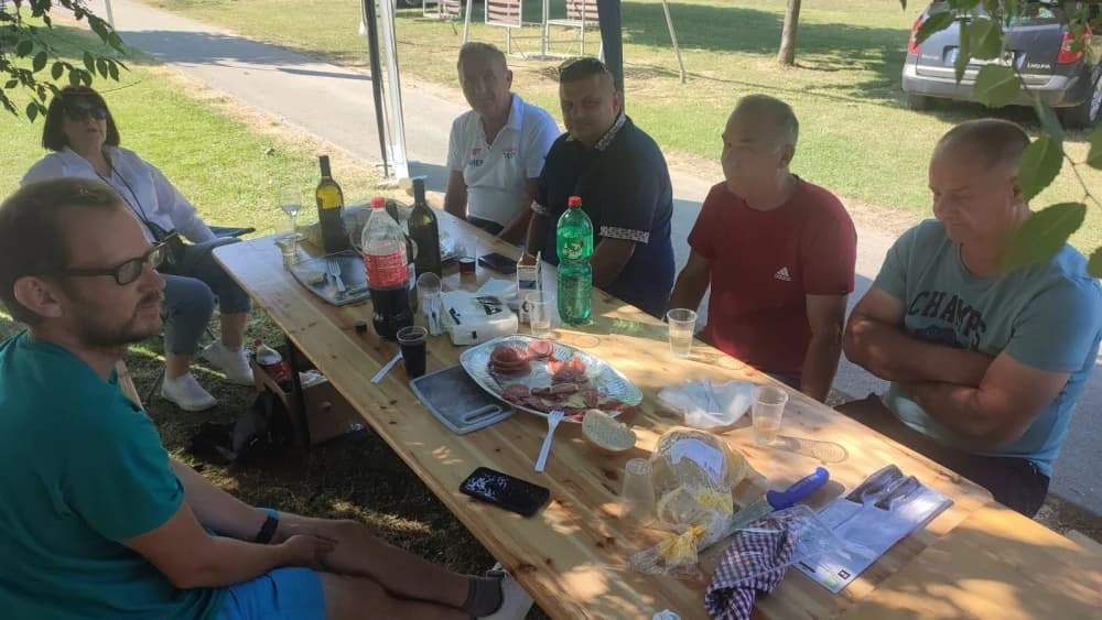 Slanvin 2025.’ u Kaptolu: Spoj Akademske Energije i Planinarske Tradicije Obogatio Festival Slanine i Vina