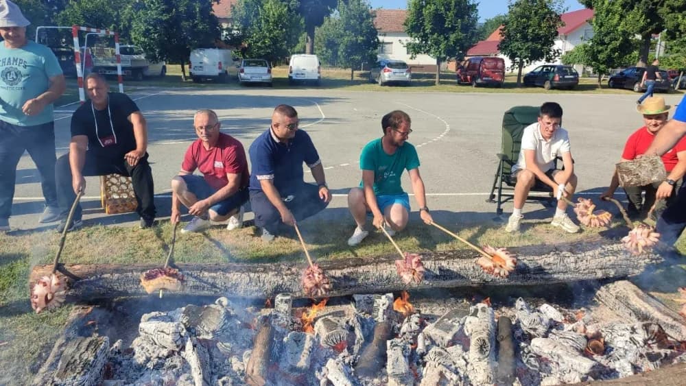 Slanvin 2025.’ u Kaptolu: Spoj Akademske Energije i Planinarske Tradicije Obogatio Festival Slanine i Vina