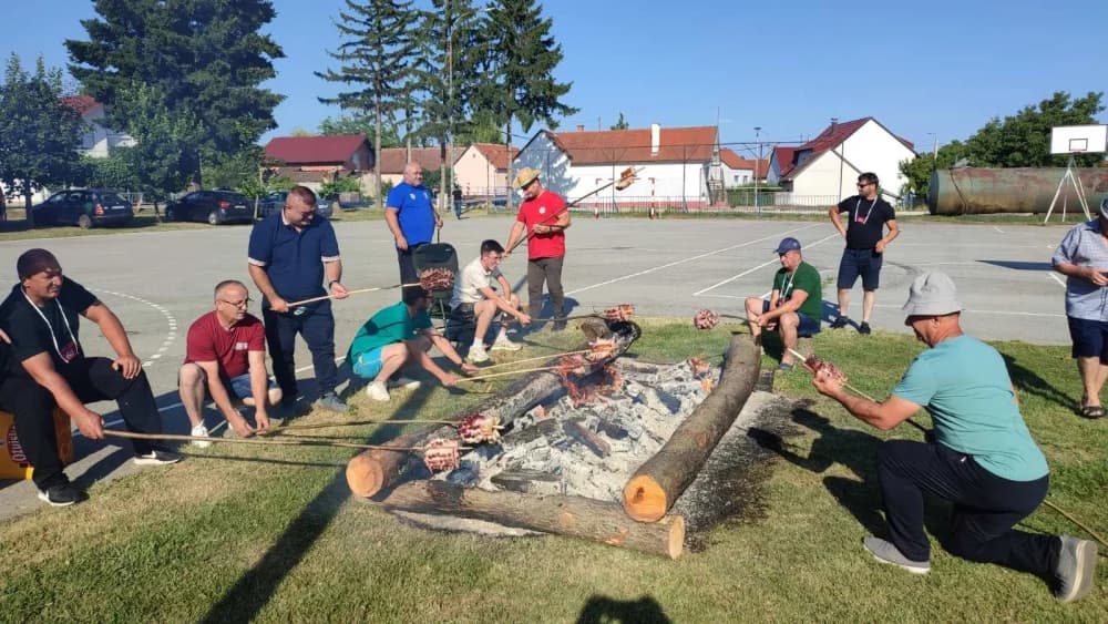 Slanvin 2025.’ u Kaptolu: Spoj Akademske Energije i Planinarske Tradicije Obogatio Festival Slanine i Vina