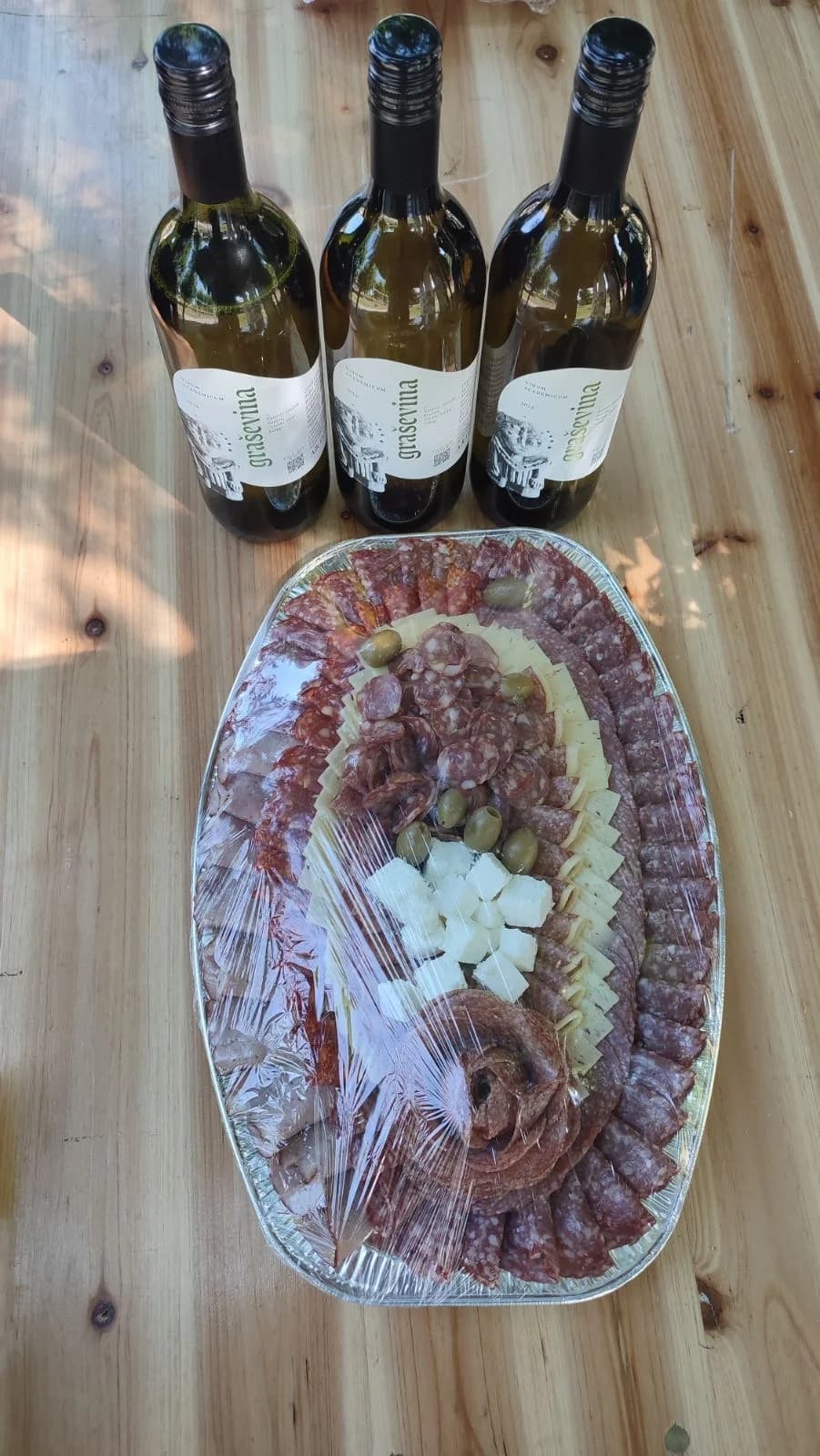 Slanvin 2025.’ u Kaptolu: Spoj Akademske Energije i Planinarske Tradicije Obogatio Festival Slanine i Vina